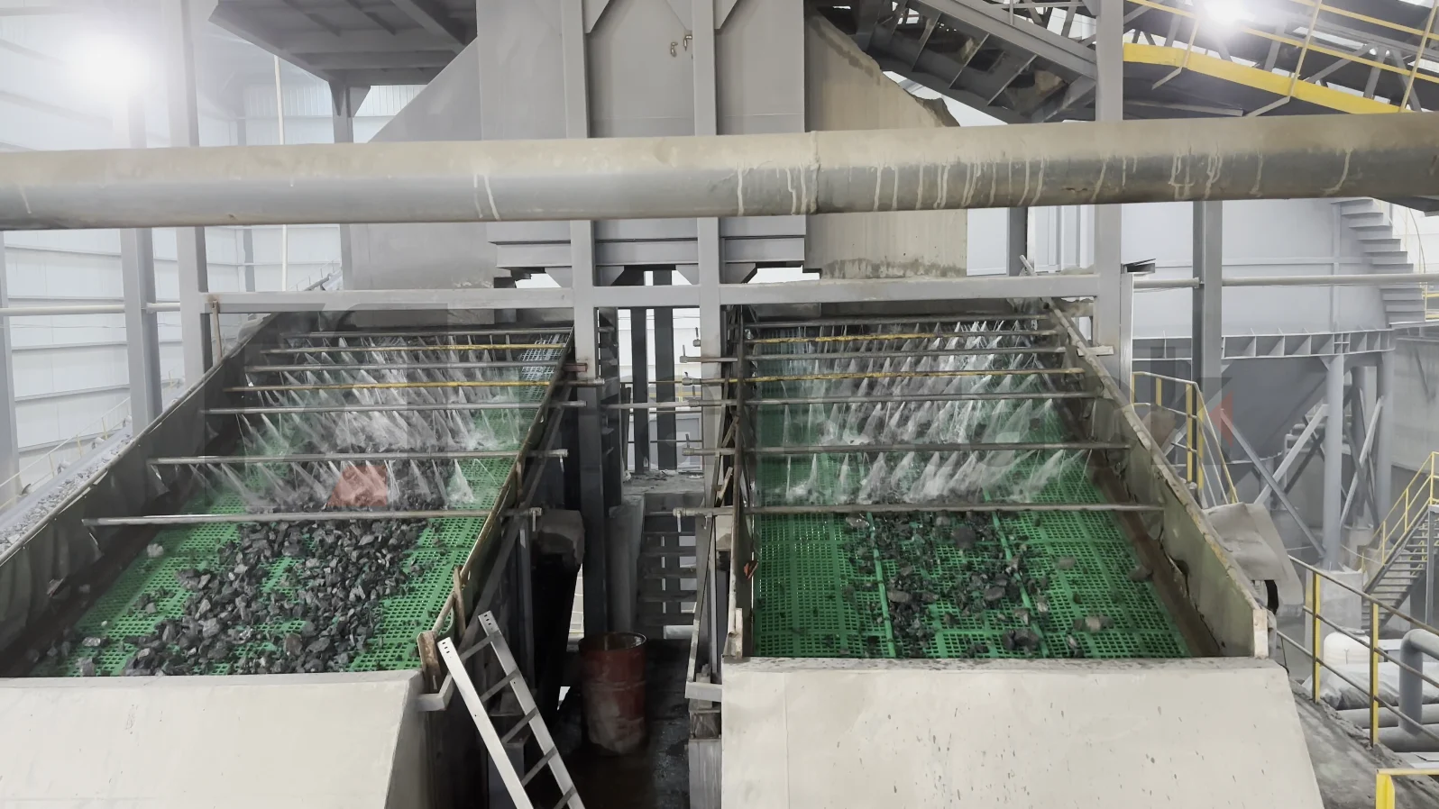 江苏花岗岩破碎生产线：聚氨酯筛网助力精品骨料生产